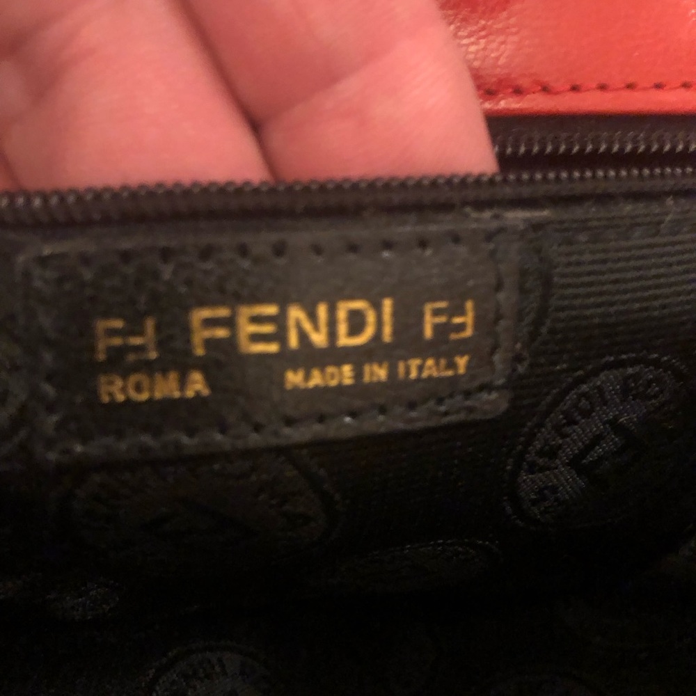 🤩 *AUTHENTIC* VINTAGE 80’s FENDI RED LEATHER CROSSBODY* 💗 - Picture 6 of 16